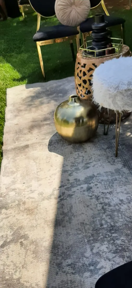 Gold Finishing Touches. Metallic accents, texture and considered arrangements complete every scene.